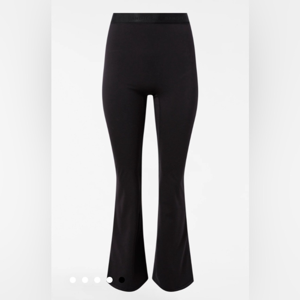 Bandier Jacaranda Set: Sport Logo Slit Legging + Asymmetric Toggle Bra - Picture 10 of 16